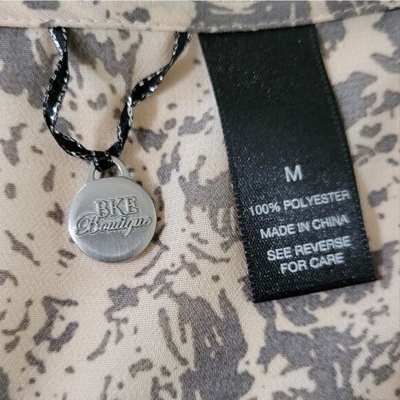 BKE Women's Long Sleeve V-Neck Button-Down Blouse - Picture 2 of 12